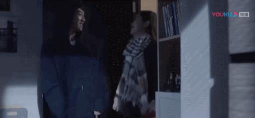 国产恐怖片鬼手穿墙视频,国产恐怖片鬼手穿墙揭秘穿墙之谜